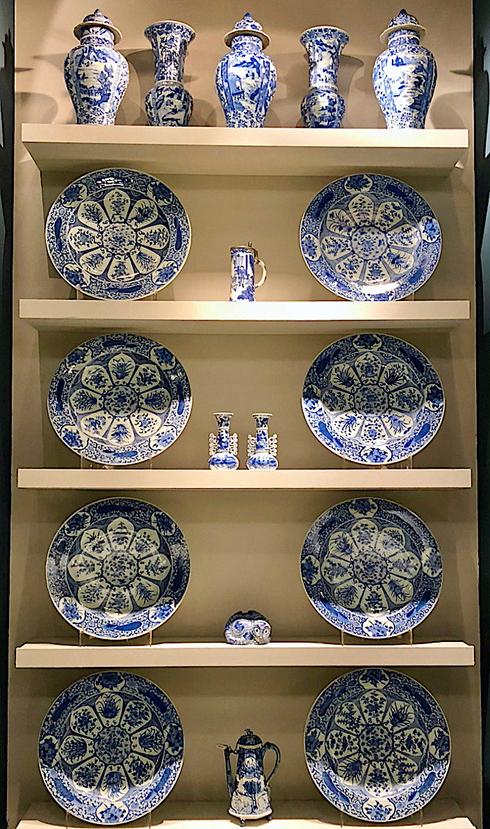 blue and white Chinese pottery at Jorge Welsh at TEFAF NY Fall 2018