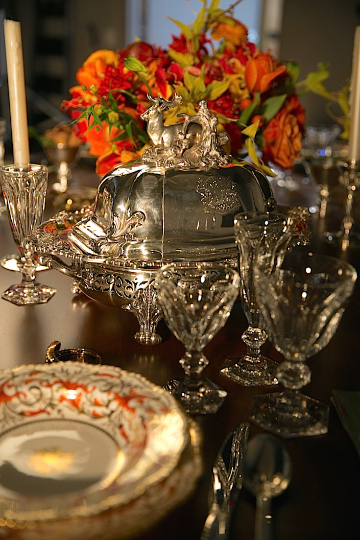 setting-a-holiday-table-with-christies-1